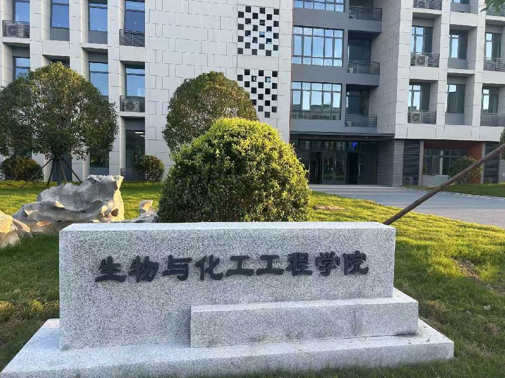 新都区扬州职业大学体育场高杆灯项目